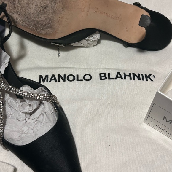 Manolo Blahnik Italian Craftsmanship - Picture 9 of 10